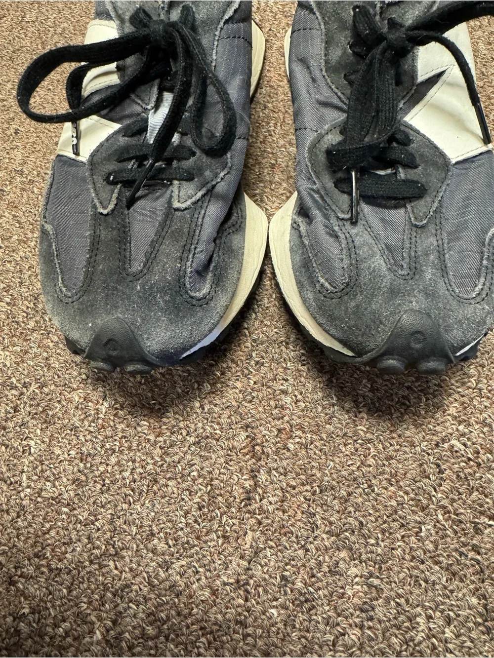 New Balance 327 Gray & White Sneakers – Size 5.5
